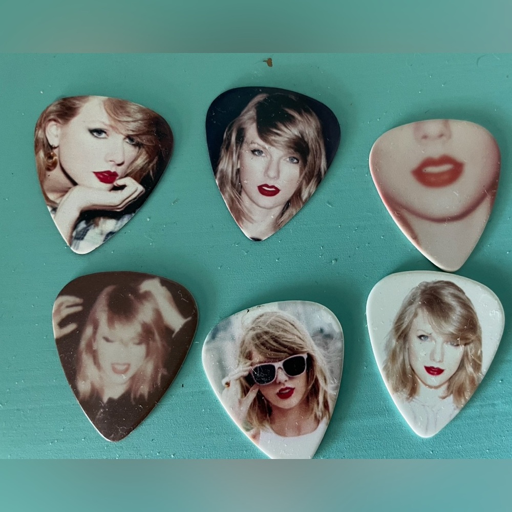 Taylor Swift 1989 Guitar Picks with Images on both sides . Set of 6.